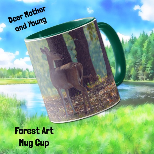Copa de Mug de Arte Forestal Juvenil y Madre de De (A pretty mama deer in a forest with her baby on the other side and in an artsy style on a mug.)
