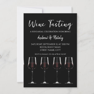 Copas de vino con vino tinto en invitación negra