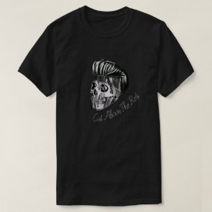 Copete del cráneo cortado sobre la camiseta del