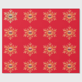 Copos de nieve dorados sobre papel envuelto en roj