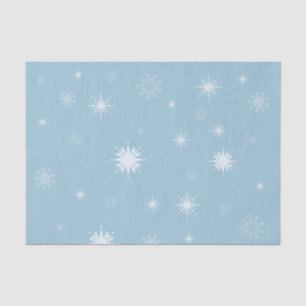 Copos de nieve en el papel seda azul