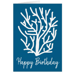 Coral blanco sobre vida acuática azul