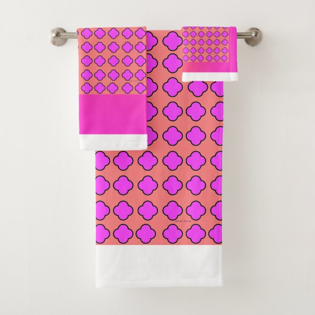 Coral + Fuchsia Blossoms Toalla Set (In situ)
