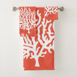 Corales y corales rosados en la costa moderna