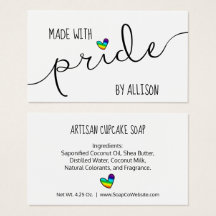 Corazón arcoiris hecho con etiqueta de regalo LGBT