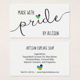 Corazón arcoiris hecho con etiqueta de regalo LGBT