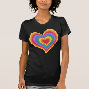 Corazón arcoíris. Orgullo amor gay Camiseta