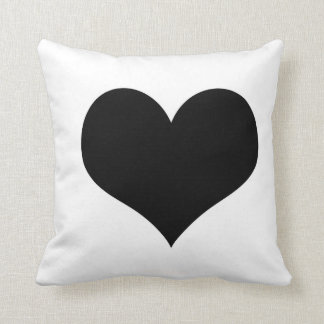 Corazón blanco del negro de la almohada