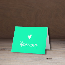 Corazón blanco y nombre escrito a mano verde espum