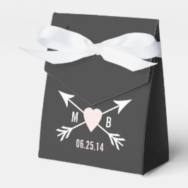 Corazón de cartón + caja favorita de flecha