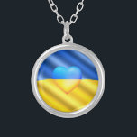 Corazón de collar de bandera de Ucrania - Libertad<br><div class="desc">Apoyen los collares de la bandera de Ucrania - Libertad - Paz - Bandera de Ucrania - ¡Juntos! También puedes transferir Support Ukraine a más de 1000 productos Zazzle ! ¡Estamos Con Ucrania!</div>