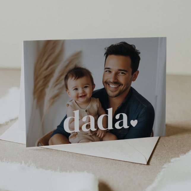 Corazón de Dada - Tarjeta fotográfica del Día del  (Zazzle Dada Heart - First Father's Day Photo Card)