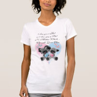 Corazón de oveja de bebé negro que espera camiseta