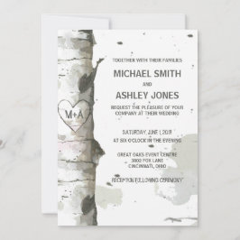 Corazón en árbol con invitaciones de boda iniciale