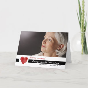 Corazón floral moderno en memoria de la tarjeta