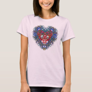 Corazón hermoso en una camiseta