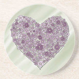 Corazón redondo con flores moradas para posavasos