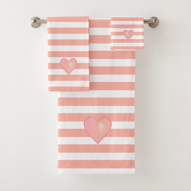 Corazón rosado en blanco y rosa de coral claro (In situ)