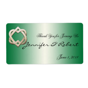 Corazones celtas en etiqueta de botella de agua de