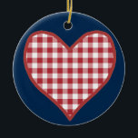 Corazones de Gingham románticos y ornamento de ros<br><div class="desc">Un romántico ornamento cerámico, con un corazón de Gingham rojo y blanco a un lado y una rosa roja, delineado en blanco al otro lado; ambos están en un fondo azul profundo que se puede cambiar si se desea. Parte de la colección "Corazones y Rosas de Posh & Painterly" de...</div>