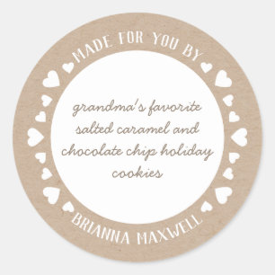 Corazones de papel Kraft hechos con etiquetas de a