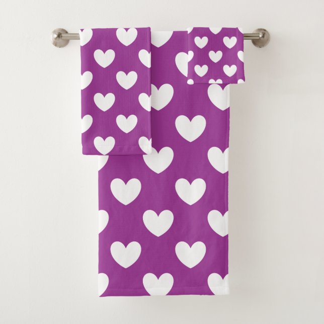 Corazones de polka blanca en morado (In situ)