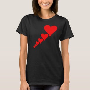 Corazones en una camisa de las señoras de la