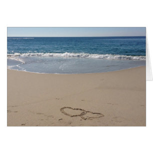 Corazones junto en la arena