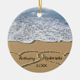 Corazones personalizados en el ornamento de la