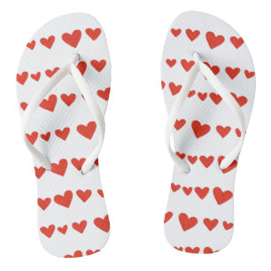 Corazones Rojos en Chanclas Modernas Blancas