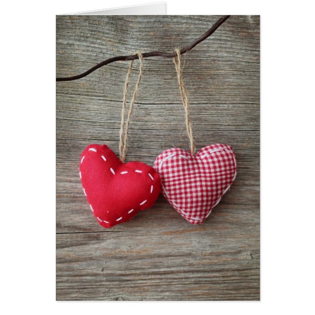 Corazones rojos en la mesa de madera 2 (Frente)