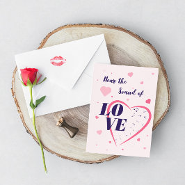 Corazones y ilustracion de notas musicales.
