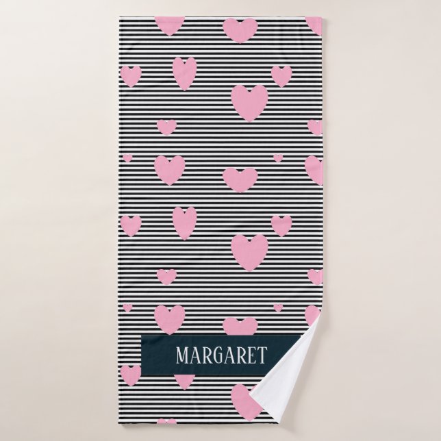 Corazones y rayas rosadas personalizadas (Toalla de baño)