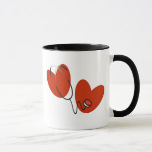 Corazones y taza del estetoscopio