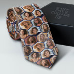 Corbata 7 Collage de fotos - honeycomb funky patrón - azul<br><div class="desc">SER PACIENTE — Se tarda tiempo en cargar fotos — Este divertido fotomontaje incluye un lugar para 7 fotos. La rejilla incluye una cuadrícula de fotos en forma de hexágono o de abeja con mucho espacio para añadir tus fotos favoritas de los fiestas. Las fotos cuadradas funcionan mejor con esta...</div>