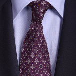 Corbata Abogado de las escalas moradas de la justicia<br><div class="desc">Este diseño clásico y conservador presenta la escala de justicia que se imparte en una variedad de coloridos orígenes y es ideal para un abogado, abogado, fiscal, juez, parajurídico, o incluso un estudiante de derecho que celebra su graduación o aprueba el examen de bar. Cree un paquete de regalo único...</div>