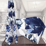 Corbata Adormidera marina y peony Garden Wedk Tie<br><div class="desc">Una clásica corbata de cuello azul marino y blanco boda con una tela de color acuarela de lujo pintada de espías azul marino y peonía en un jardín azul plateado y polvoriento. Esta corbata azul marino y blanca de cuello floral es adecuada para cualquier ocasión.</div>