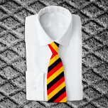 Corbata Alemania Lazos, moda, negocios de bandera alemana<br><div class="desc">Tiempos de cuello: bandas de moda con bandera alemana patriótica con diseño de negocios de escudo de armas y Alemania - amor a mi país,  ropa de oficina,  viajes,  patriotas nacionales / hinchas deportivos</div>