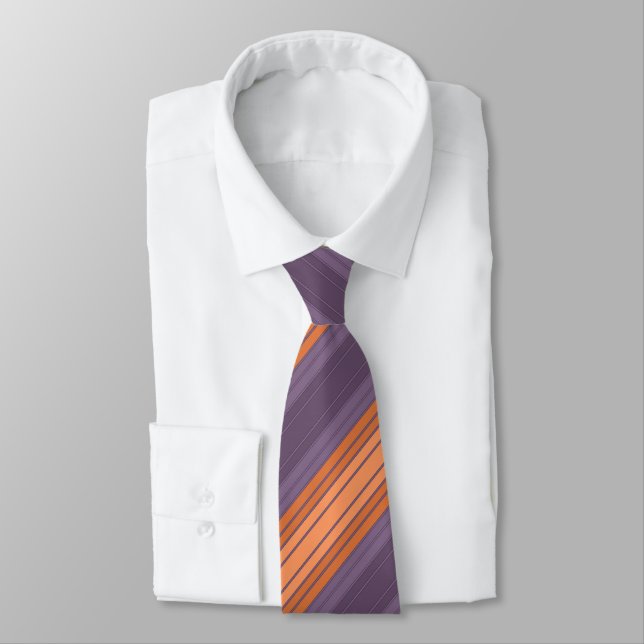 Corbata Amarillo con patrón de rayas lilas (Atado)