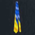 Corbata Apoyar la bandera ucraniana del cordón del cuello<br><div class="desc">Apoyen los lazos con Ucrania - Libertad - Paz - Bandera ucraniana - Corazón - ¡Juntos Victoria de la Libertad! También puedes transferir a más de 1000 productos Zazzle. Redimensionar y mover o eliminar y agregar elementos / texto con la herramienta de personalización ! ¡Estoy Con Ucrania!</div>