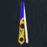 Corbata Ataque de cuello de girasol Bandera ucraniana apoy<br><div class="desc">Los lazos de girasol apoyan la paz Ucrania, el empate de la bandera ucraniana - ¡Juntos independencia - victoria! Hagamos del mundo un lugar mejor - ¡todos juntos! Un mundo mejor comienza - depende - ¡los necesita también! Puede transferir a más de 1000 productos Zazzle. Redimensionar y mover o quitar...</div>