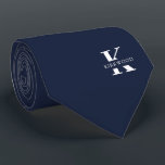 Corbata Azul dénim | Elegante Monograma   Nombre<br><div class="desc">Elegante corbata de dos caras con un audaz monograma blanco a través de un fondo claro Denim Blue. Encima de este monograma se encuentra su nombre o apellido en todas las mayúsculas. Más de 40 colores únicos están disponibles en versiones de un solo lado y de dos lados. Puede examinarlas...</div>