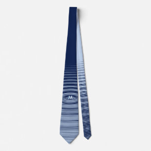 Corbata Azul marino elegante sobre onda gráfica ondulada a