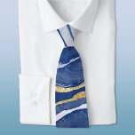 Corbata Azulejos de Cuello de Oro Agate de Mármol Azul<br><div class="desc">La acuarela azul índigo agita el diseño de mármol con detalles en oro falso.</div>