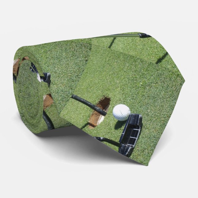 Corbata Balneario De Golf Y Tirador Sobre El Verde, (Enrollado)