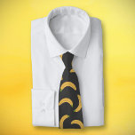 Corbata Banana<br><div class="desc">Una corbata negra de cuello con un patrón de bananas para los amantes de esta fruta amarilla. ¡También podría hacer un gran regalo a un amigo!</div>
