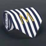Corbata Bandas azules y blancas rayadas de la Marina Monog<br><div class="desc">Diseño moderno de rayas vintage. Diseño de rayas verticales en moda de color blanco y azul marino marino clásico de verano y  francesa.</div>
