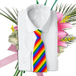 Corbata Bandera arcoiris de las franjas arcoiris y orgullo<br><div class="desc">Neck Tie (negocio): Bandera Arcoiris y Orgullo,  comunidad LGBT / símbolo de género de movimientos sociales lesbianas,  gays,  bisexuales,  transexuales,  gays.</div>