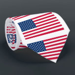 Corbata Bandera de Estados Unidos - Estados Unidos de Amér<br><div class="desc">Estados Unidos - Estados Unidos de América - Bandera - Patriótico - Día de la Independencia - 4 de julio - Personalizable - Elegir / Añadir su texto único / color / imagen - Hacer su regalo especial - Redimensionar y mover o eliminar y agregar elementos / imágenes con herramienta...</div>