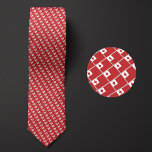 Corbata Bandera del patrón Tonga<br><div class="desc">La corbata de patrón de la bandera de Tonga resalta los colores nacionales del país desde una distancia,  empleando un ingenioso diseño anglonado. Tras una inspección más minuciosa,  el patrón repetible y sin fisuras de banderas pequeñas muestra el estandarte nacional del país de una manera estética y agradable.</div>